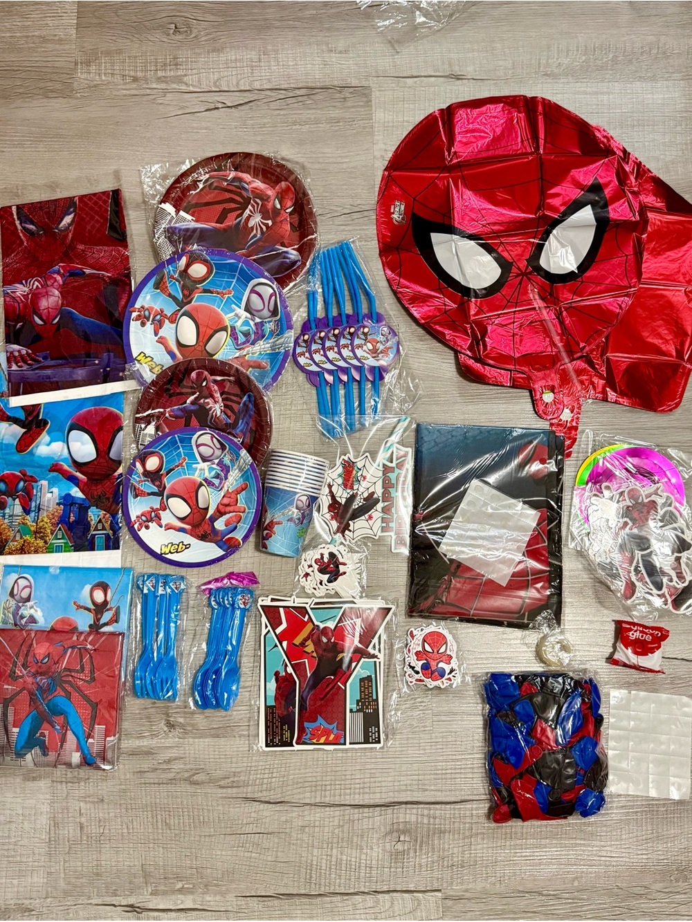 Spiderman Red Kids Party Supplies Pack - Themed Plates, Cups & Decorations